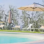 아파트 Amazing View On Hills With Shared Pool