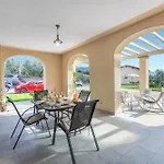Amazing View On Hills With Shared Pool 아파트 *