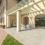 Amazing View On Hills With Shared Pool 람포레키오