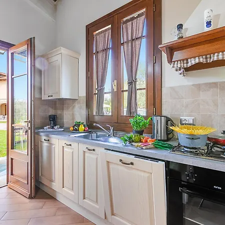 Amazing View On Hills With Shared Pool 아파트