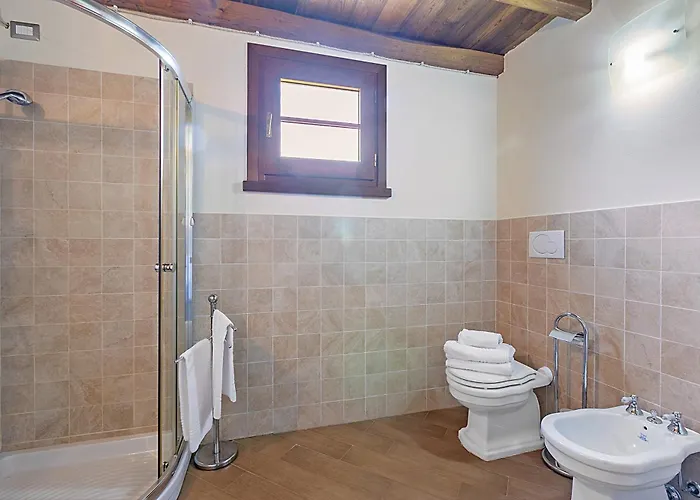 Amazing View On Hills With Shared Pool