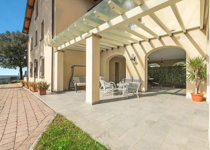 Amazing View On Hills With Shared Pool 람포레키오