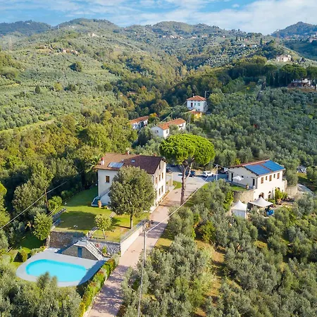 Amazing View On Hills With Shared Pool